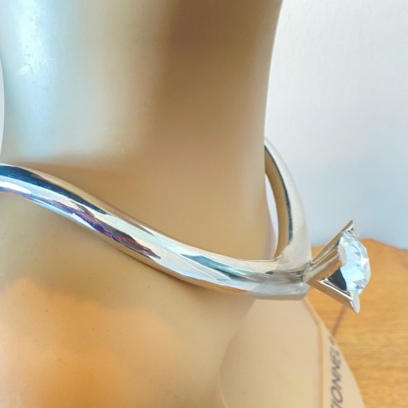 Louis Vuitton Silver V Necklace - Picture 8 of 13